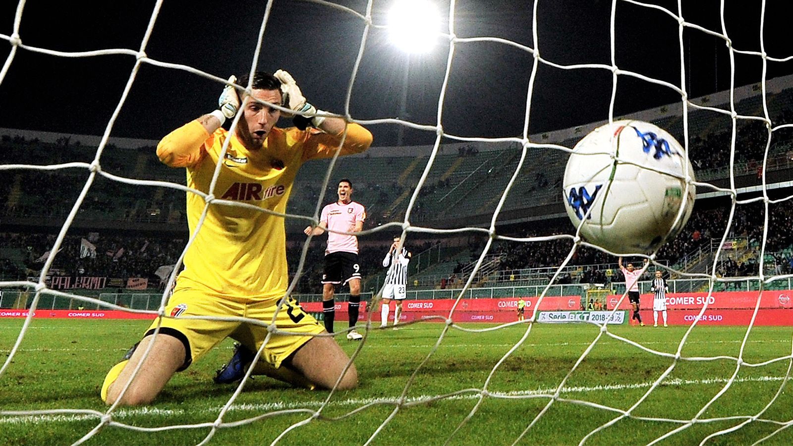 На відео потрапив неймовірний автогол, який вразив навіть суперника