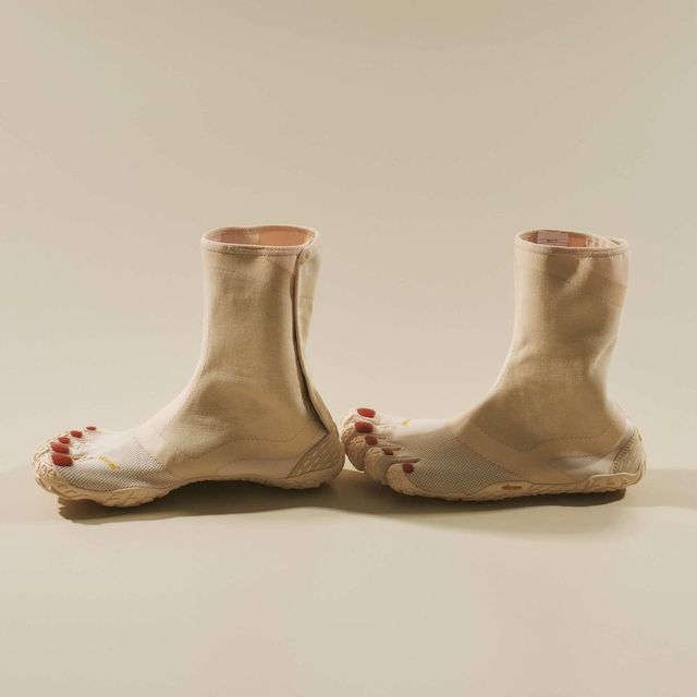 Японський бренд створив взуття з п'ятьма нафарбованими пальцями - фото 455683