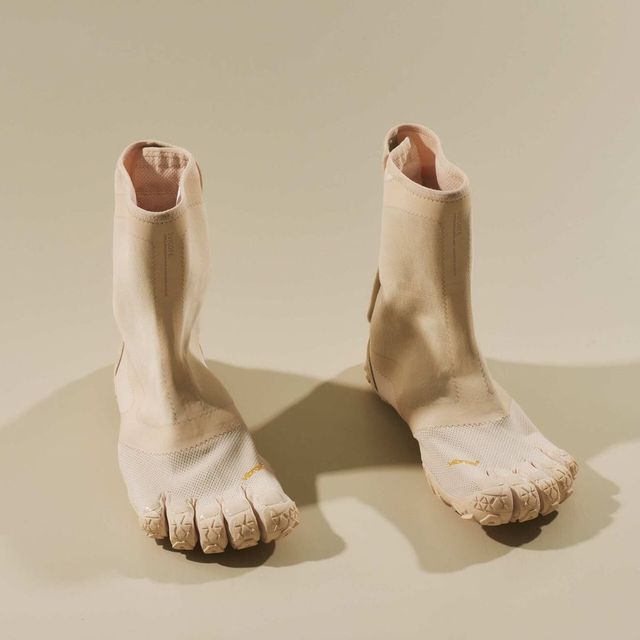 Японський бренд створив взуття з п'ятьма нафарбованими пальцями - фото 455686