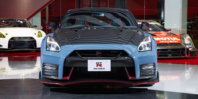 Nissan представила обмежену серію спорткарів - фото 455711