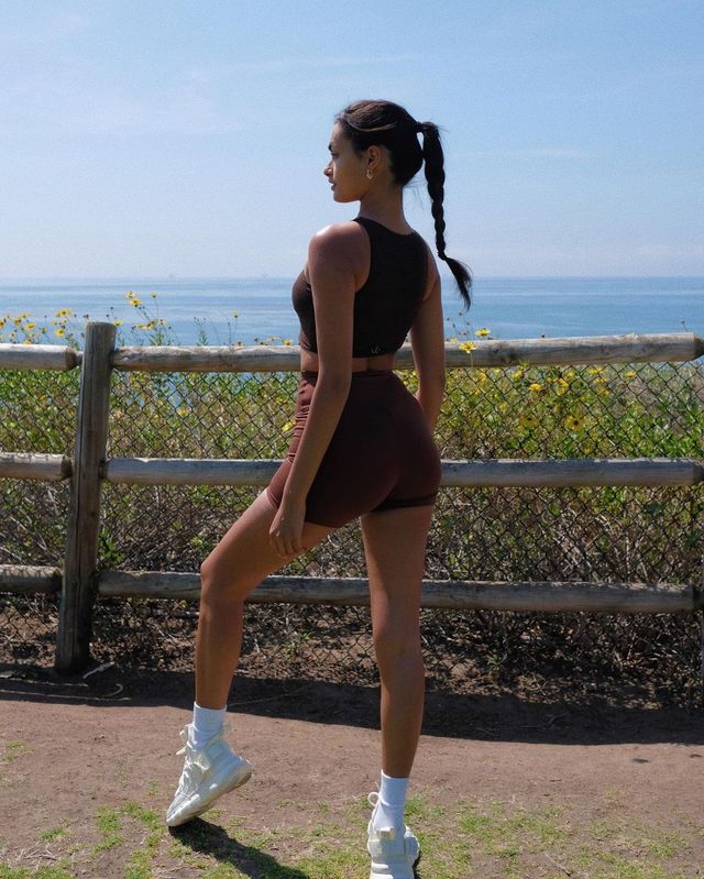 До літа готова: зваблива модель Жизель Олівейра показала нові фото - фото 455743