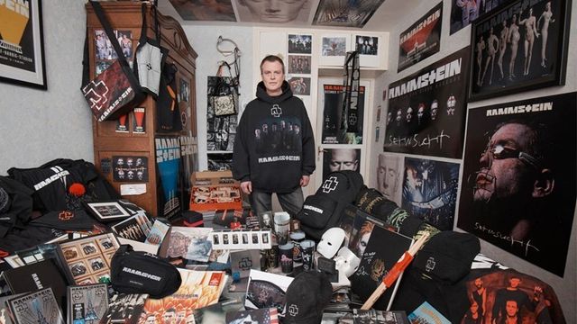 Balenciaga випустив колекцію мерчу Rammstein: для реклами знялися фанати гурту - фото 455801