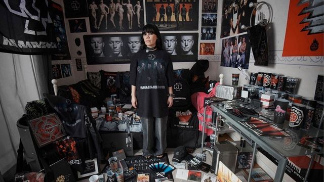 Balenciaga випустив колекцію мерчу Rammstein: для реклами знялися фанати гурту - фото 455802