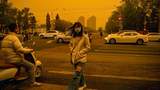 Небо над Пекіном стало жовтим через піщану бурю