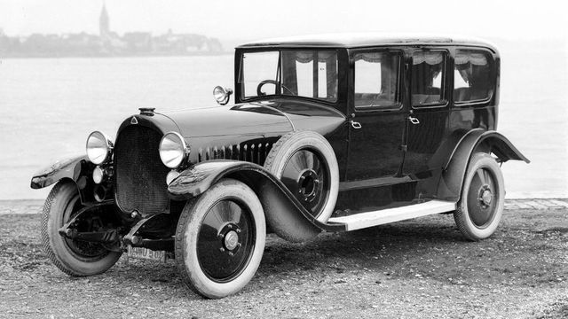 100-річчя Maybach: перші фото нового найдорожчого і найрозкішнішого Mercedes для олігархів - фото 455924