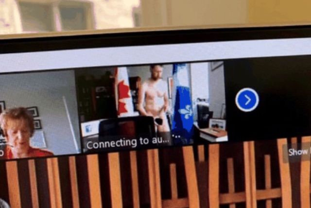 Депутат випадково засвітився абсолютно голим на офіційній відеоконференції: епічний кадр - фото 455938