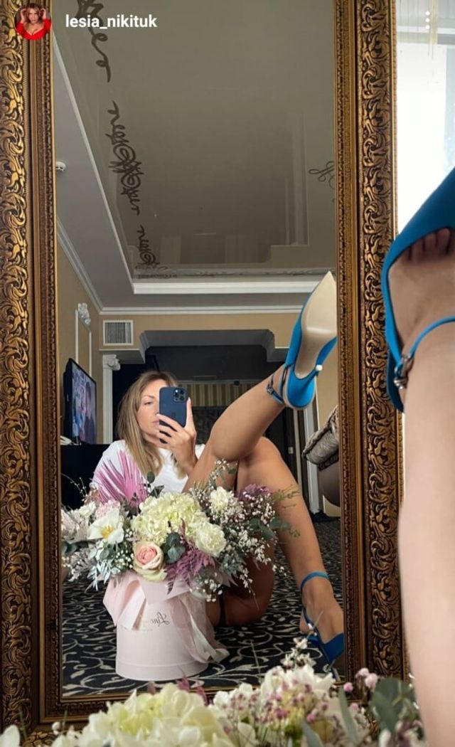 Леся Нікітюк засвітила дещо зайве на фото у дзеркалі: 18+ - фото 455963