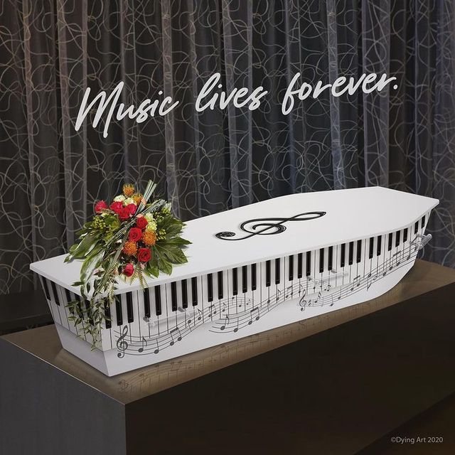 Пожежна машина, яхта та пончик: новозеландець робить дизайнерські труни - фото 456124