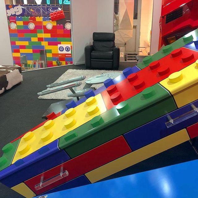 Пожежна машина, яхта та пончик: новозеландець робить дизайнерські труни - фото 456126