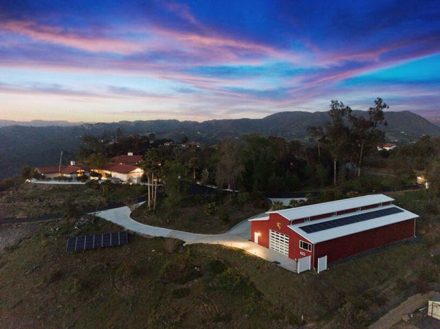 У Каліфорнії продають будинок з шикарним гаражем, заповненим рідкісними Porsche - фото 456289