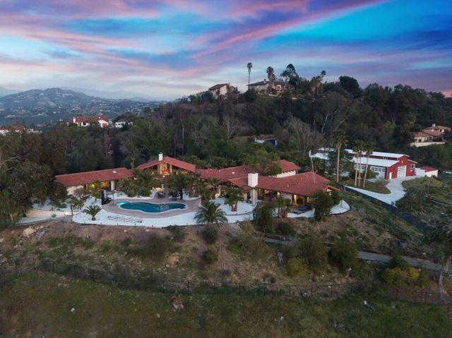 У Каліфорнії продають будинок з шикарним гаражем, заповненим рідкісними Porsche - фото 456290