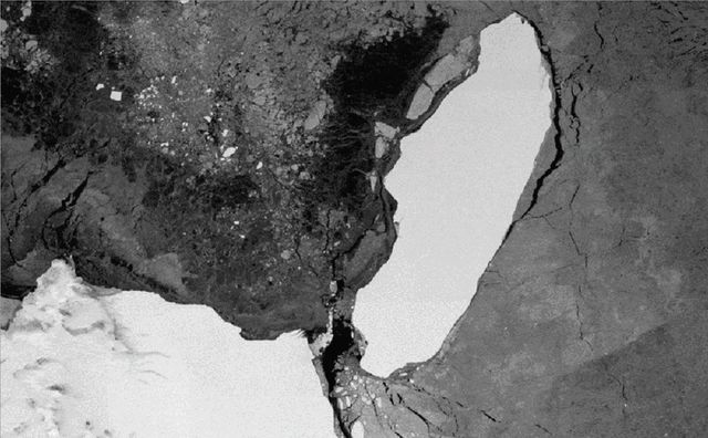 Розтанув найбільший айсберг на планеті - фото 456307