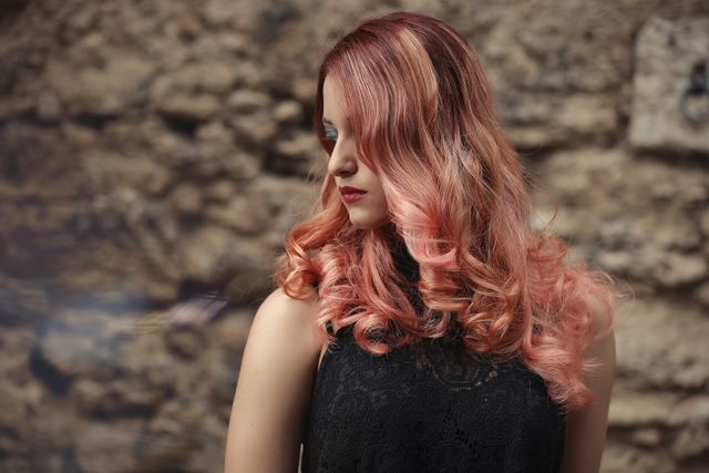 У травні зробіть яскраву зачіску - фото 456333