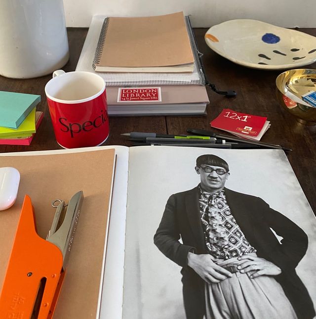 5 різних дизайнерів показали, як організували стіл для роботи на карантині - фото 456349