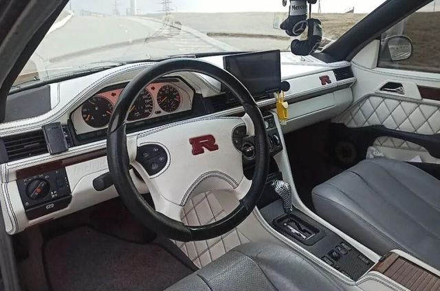 Українські тюнери змінили Mercedes-Benz E-Class до невпізнавання - фото 456378