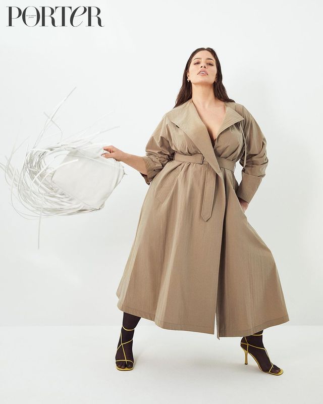 Ефектна пишнотіла модель Ешлі Грем прикрасила обкладинку модного глянцю - фото 456530