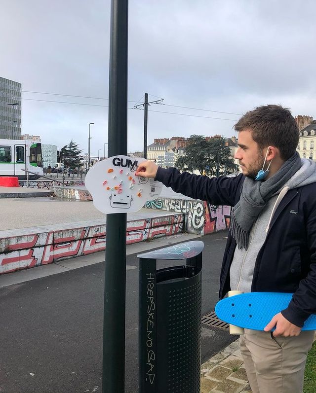 Французькі студенти зробили колеса для скейтборду з жуйки: фотофакт - фото 456540