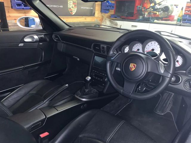 Британець побудував ідеально точну репліку Porsche 911 GT3 RS: вражаючі фото - фото 456543