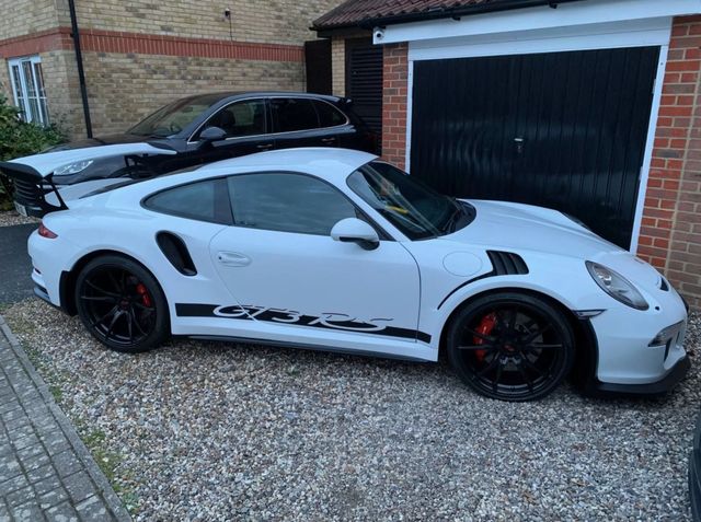 Британець побудував ідеально точну репліку Porsche 911 GT3 RS: вражаючі фото - фото 456547