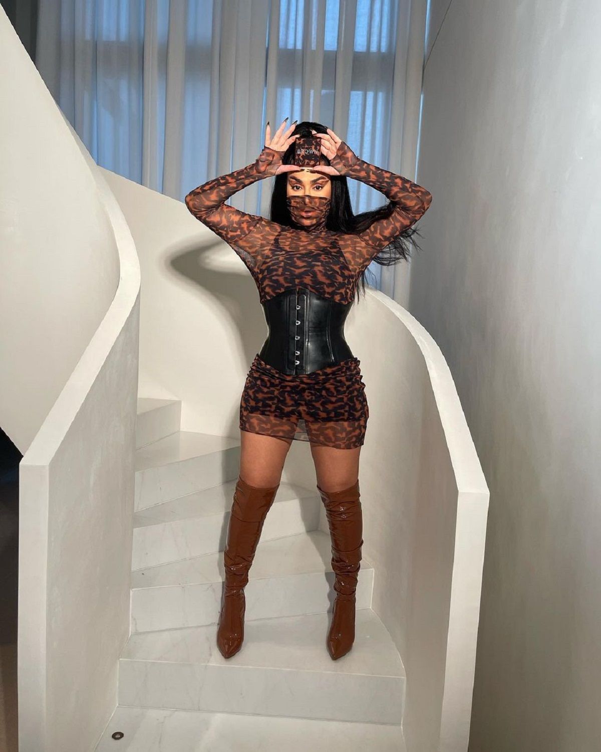 Як за кілька хвилин стати Кім Кардашян: блогерка розкрила секрет ідеальних фото