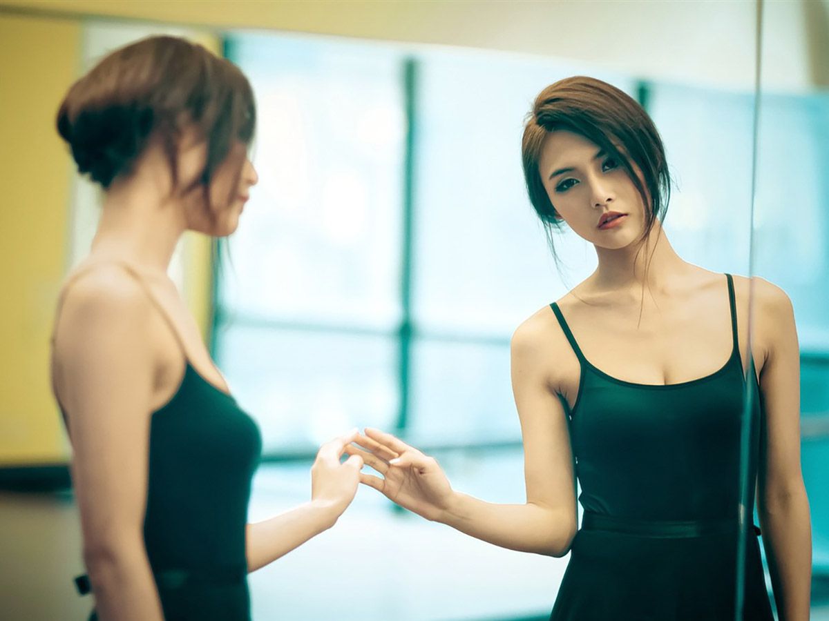 Чому людям подобається дивитися на себе у дзеркалі