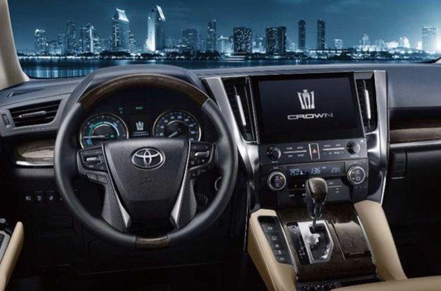 У Шанхаї дебютував шикарний мінівен Toyota Crown Vellfire - фото 456782