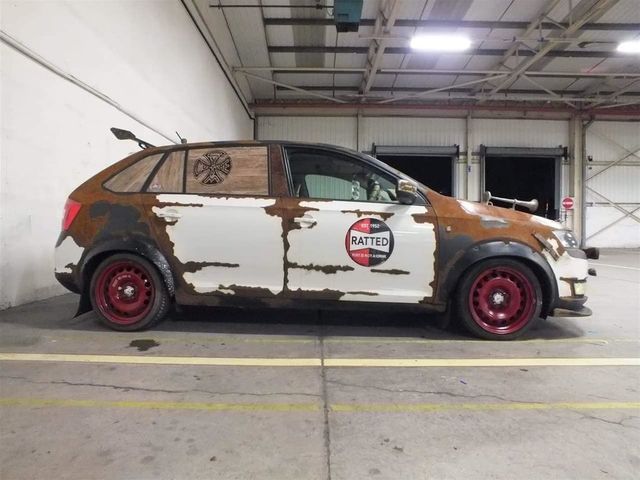 У мережі показали найіржавіші автомобілі Skoda у світі - фото 456833