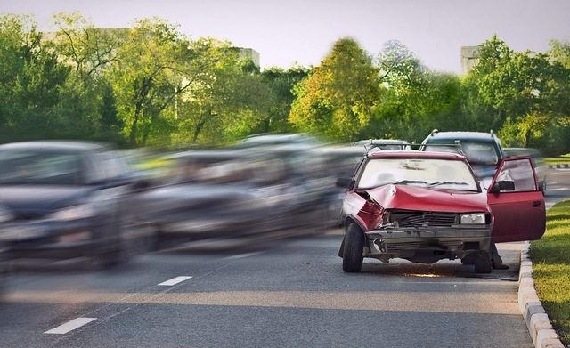 Як не потрапити у ДТП: 5 способів, яких не вчать в автошколі - фото 456843