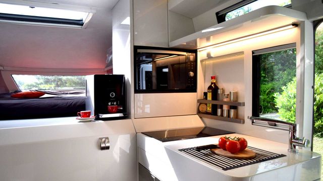 У Німеччині представили універсальний кемпер, який можна встановлювати на пікапи - фото 457028