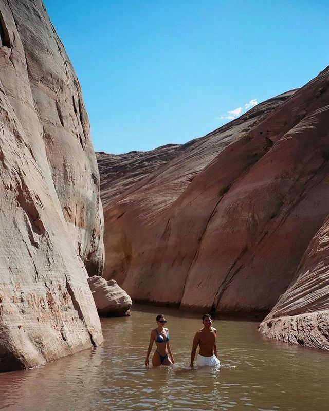 Кендалл Дженнер засвітила пружні сідниці у крихітному купальнику: спекотне фото - фото 457179