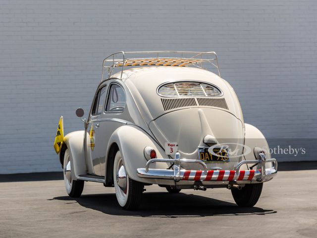 На продаж виставили кумедний навчальний Volkswagen Beetle з двома рулями - фото 457287