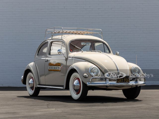 На продаж виставили кумедний навчальний Volkswagen Beetle з двома рулями - фото 457289