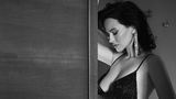 Даша Астаф'єва розбурхала Instagram ефектним вбранням з сексуальним декольте