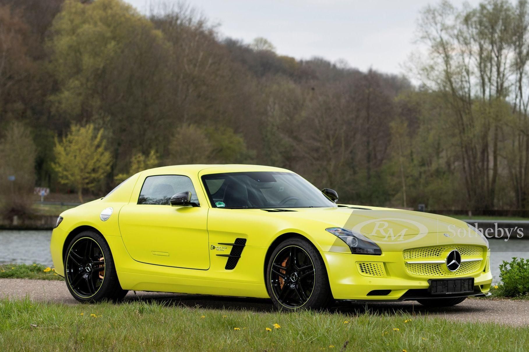 Рідкісний електричний суперкар Mercedes-Benz SLS пустять з молотка: його ціна шокує
