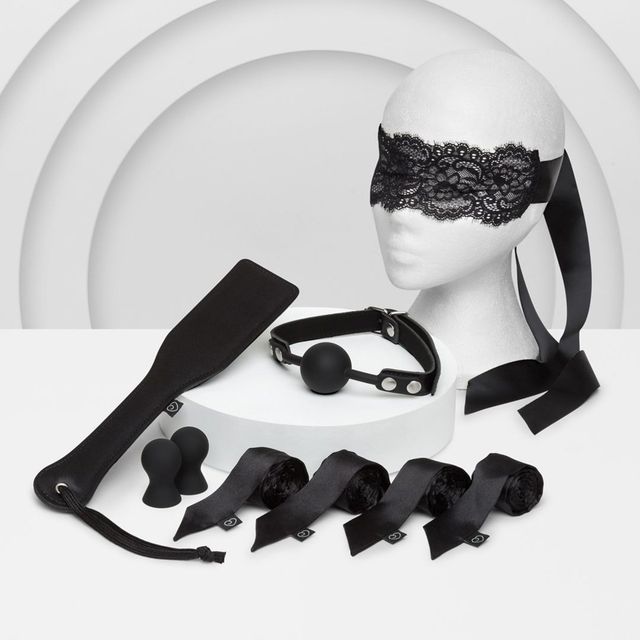 Єлизавета ІІ нагородила бренд секс-іграшок почесним знаком якості - фото 457560