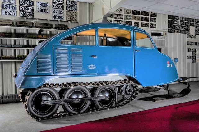 Футуристичний снігохід часів Другої світової війни пустять з молотка - фото 457598