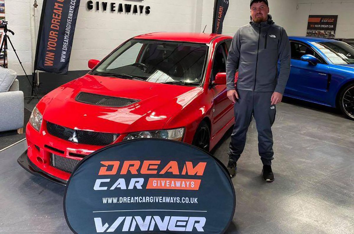 Чоловік виграв у лотерею Mitsubishi і розбив його наступного дня