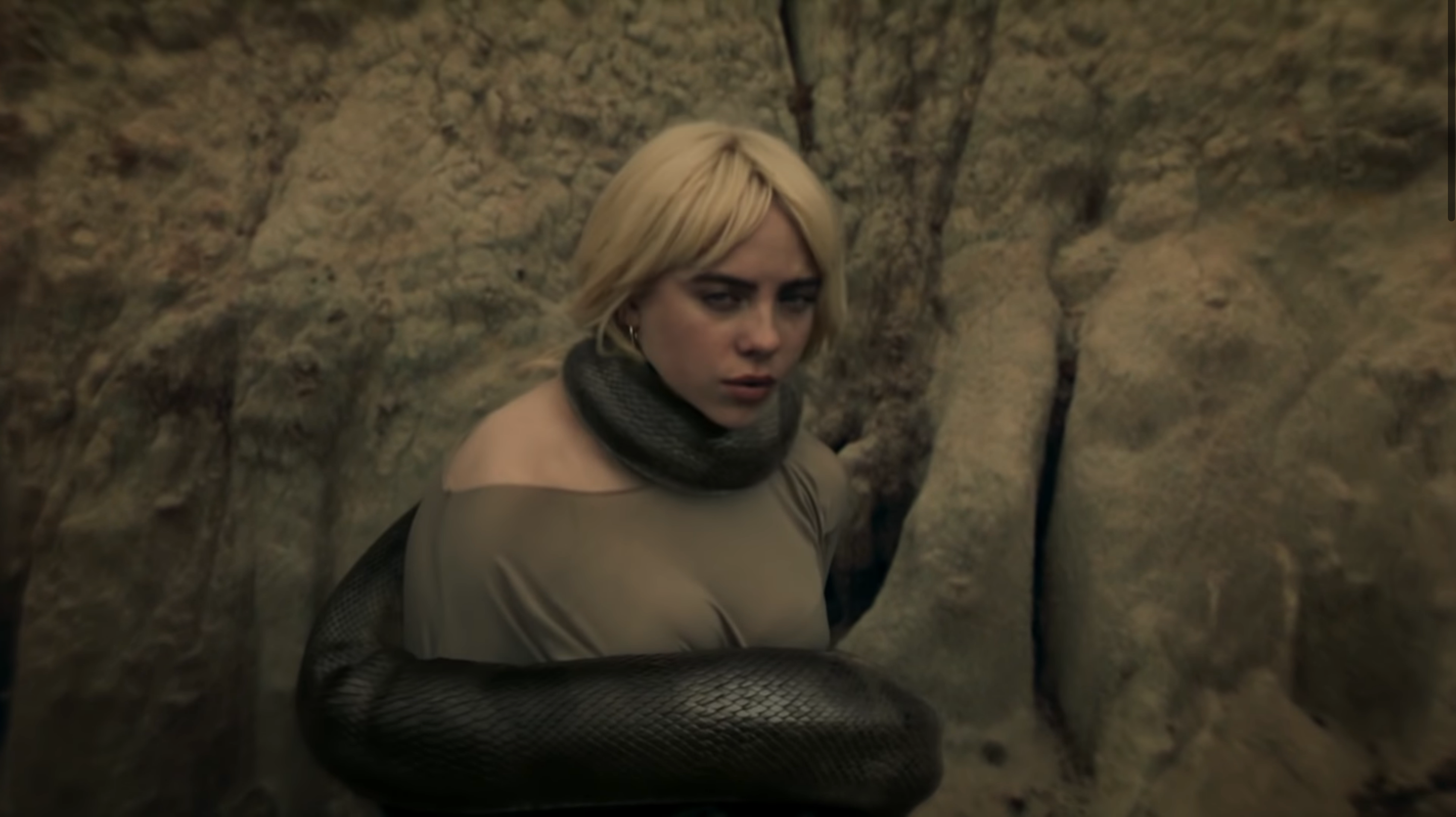 Your Power: дивіться новий кліп Біллі Айліш, в якому вона знялася з величезною змією