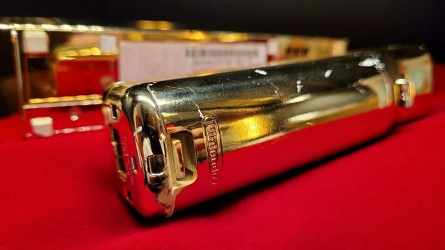 Золоту Nintendo Wii для Єлизавети ІІ виставили на продаж: її ціна шокує - фото 457734