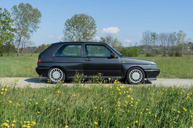 Рідкісний Volkswagen Golf Rallye виставили на продаж: таких всього 5 тисяч у світі - фото 457905