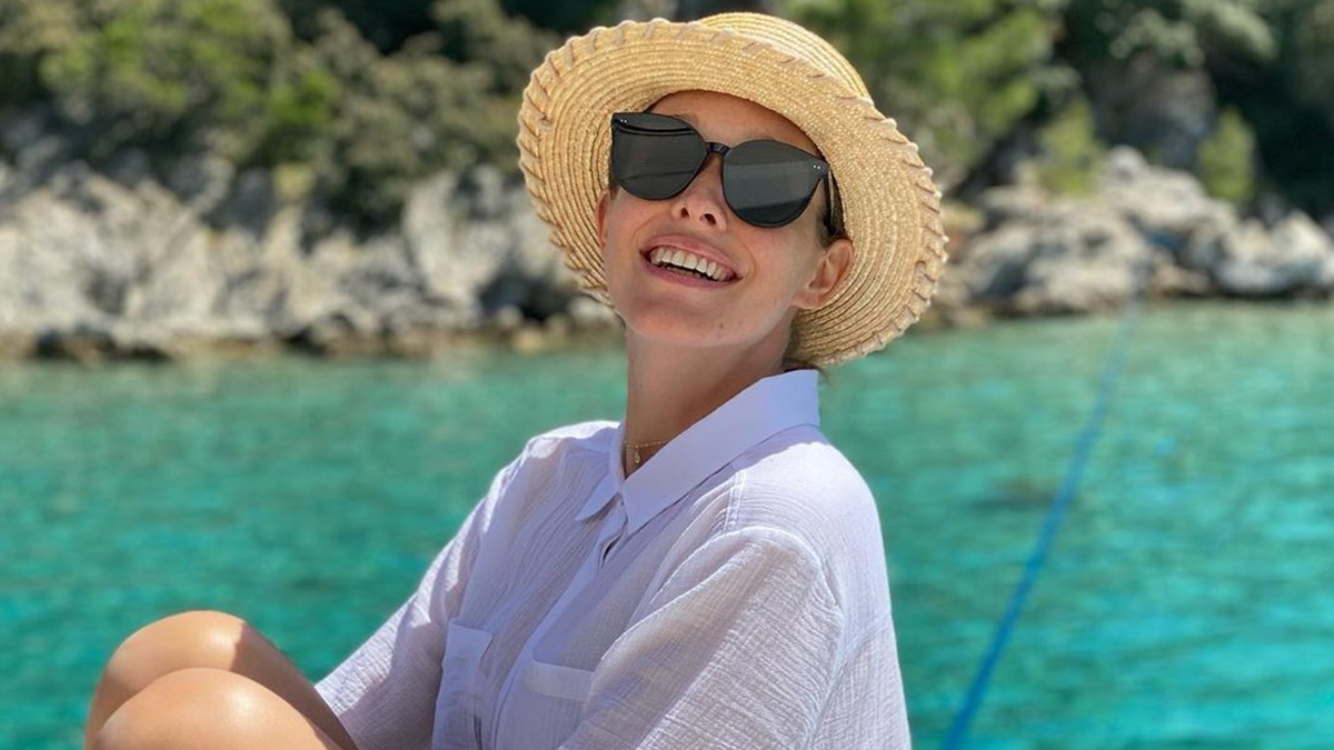 Вагітна Катя Осадча показала нові знімки у бікіні з відпочинку у Туреччині