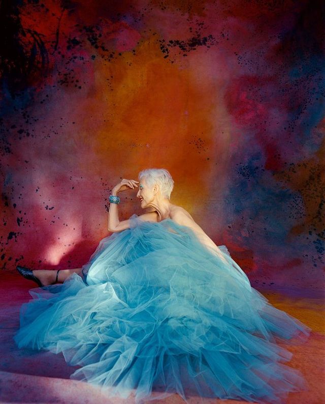 Мати Ілона Маска прикрасила обкладинку для відомого глянцю: ефектні кадри - фото 458177