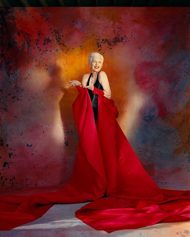 Мати Ілона Маска прикрасила обкладинку для відомого глянцю: ефектні кадри - фото 458180