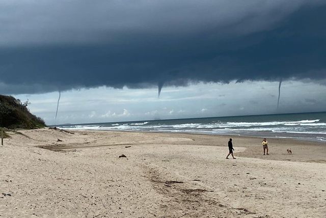 В Австралії очевидці зняли на відео одночасно п'ять смерчів - фото 458254