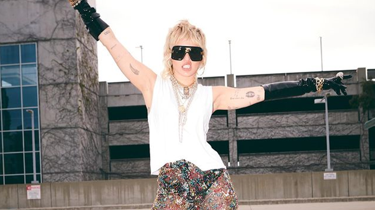 Майлі Сайрус з'явилася на публіці в ефектному прозорому вбранні