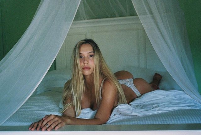 instagram.com/alexisren - фото 458373