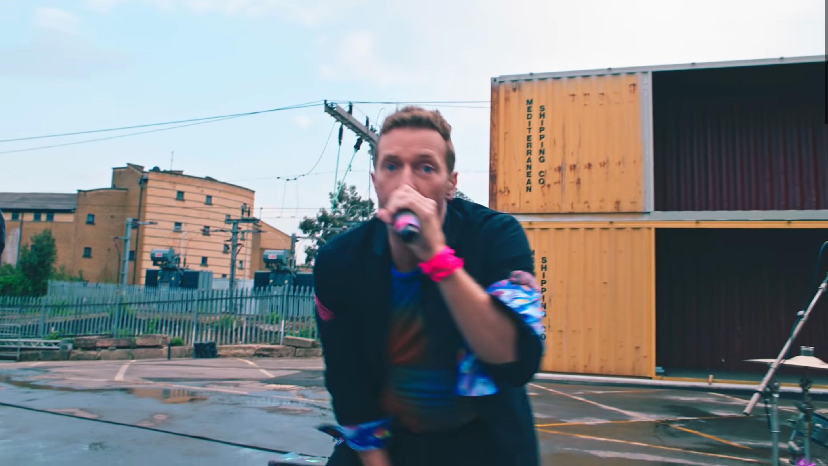 Higher Power: Coldplay танцює з інопланетянами на новому музичному відео