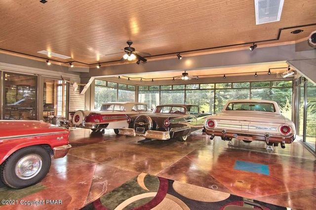 У Пенсільванії виставили на продаж особливий будинок: найцікавіше всередині - фото 458722