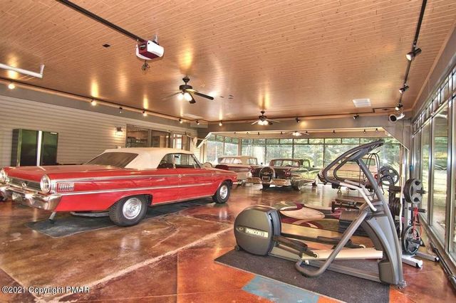 У Пенсільванії виставили на продаж особливий будинок: найцікавіше всередині - фото 458726