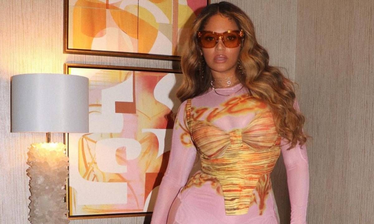 Бейонсе похвалилася ефектним луком у прозорому вбранні